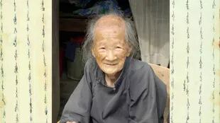 Yang Huanyi, la última persona capaz de leer y escribir en nushu, un sistema de escritura codificada usada durante siglos por las mujeres chinas