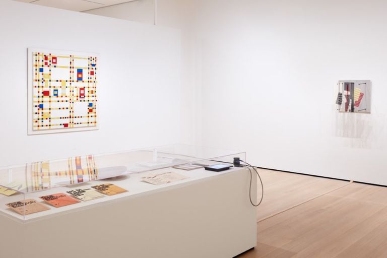 Obras de Mondrian y Jesús Soto, en la muestra curada por Katzenstein