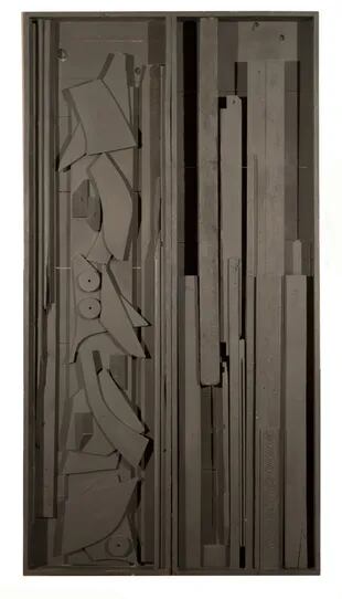 Paneles en la sombra, obra de Louise Nevelson expuesta en el Museo Nacional de Bellas Artes de Buenos Aires