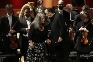 La complicidad de Argerich y el director Charles Dutoit, al frente de la Orquesta Filarmónica de Buenos Aires