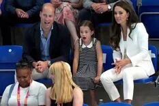 El peculiar gesto de la princesa Charlotte al ver a William posar para una selfie