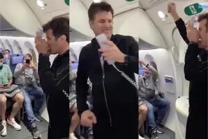 Ciro Martínez tocó el himno en pleno vuelo a Qatar y revolucionó a los pasajeros