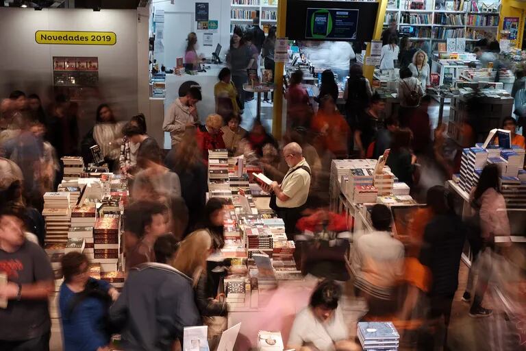 Ante el desabastecimiento de papel, los editores locales temen que no puedan llegar a tiempo con las novedades para la Feria del Libro