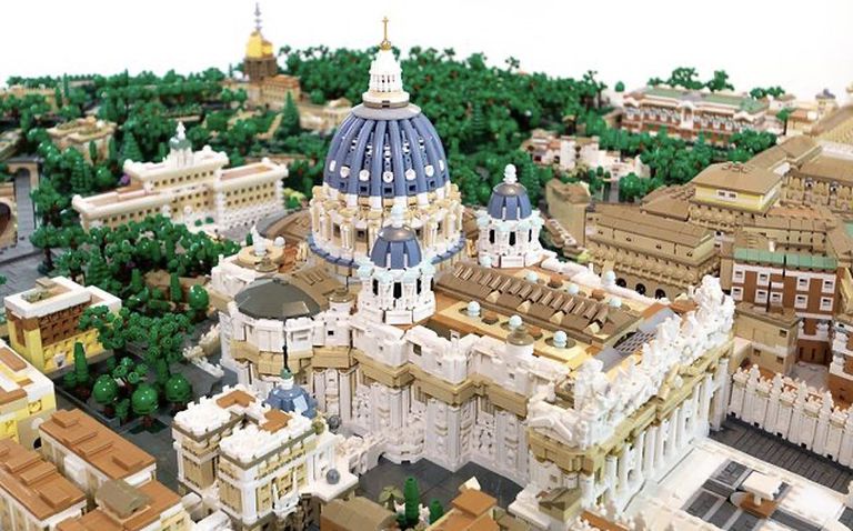 Una réplica del Vaticano, el estado más pequeño de la Tierra, en 67.000 piezas de LEGO