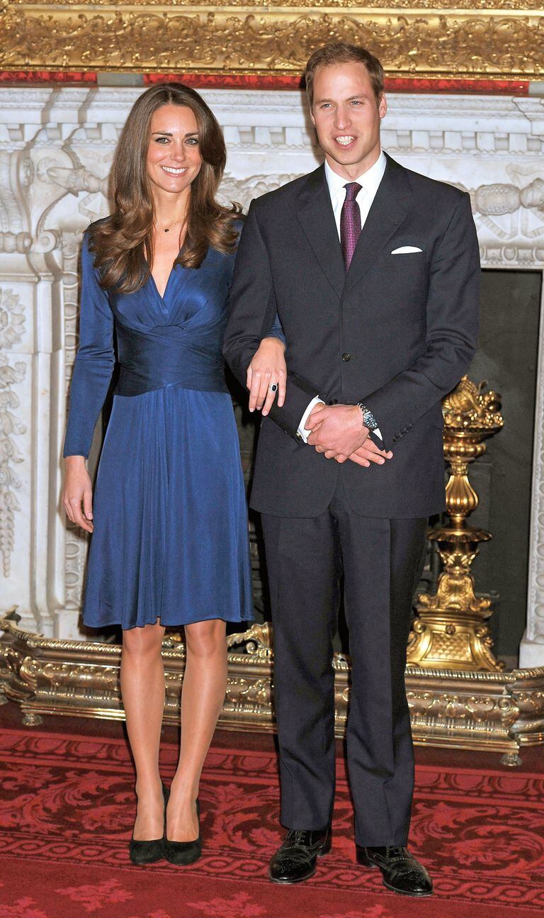 Junto al príncipe William, en 2010, durante la oficialización
de su compromiso.

