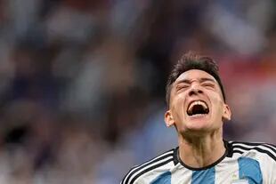 El festejo desaforado de Nahuel Molina tras convertir su primer gol en el seleccionado argentino ante Países Bajos, en los cuartos de final de Qatar 2022