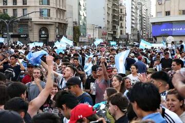 Festejos en el Obelisco por el triunfo de la Selección Argentina frente a Polonia