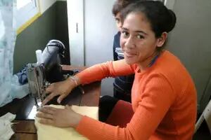 Oficio: la costurera que revoluciona el monte misionero