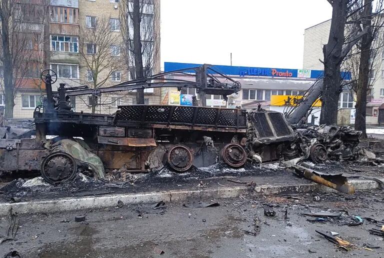Vehículo militar quemado en Borodyanka, al noroeste de Kiev, el 3 de marzo de 2022