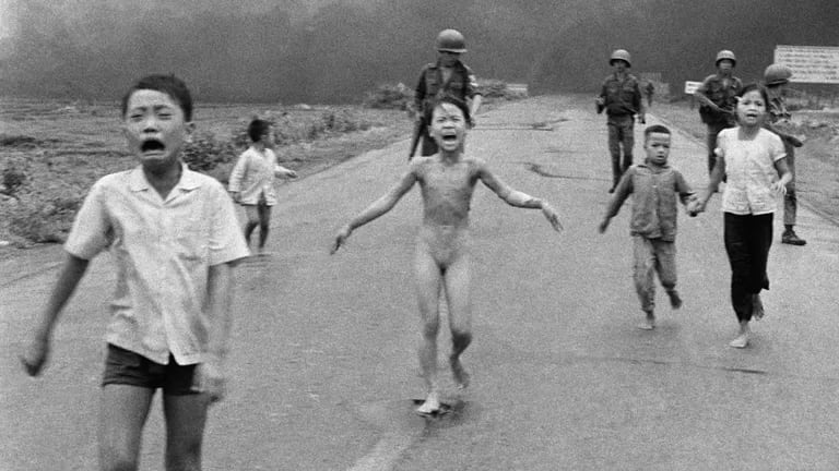 Vietnam’s “Napalm Woman” Completes Treatment to Heal Her Wounds 50 Years After Photo