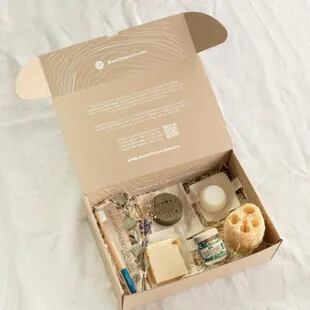 Las cajas de Sentido Circular incluyen todo tipo de productos de cosmética natural y vegana.