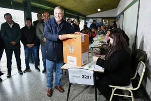 Osvaldo Jaldo votó este domingo 11 en Tucumán