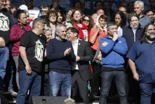 Pablo Moyano, Larroque, Kicillof, Máximo Kirchner y Baradel, al frente del palco de Plaza de Mayo