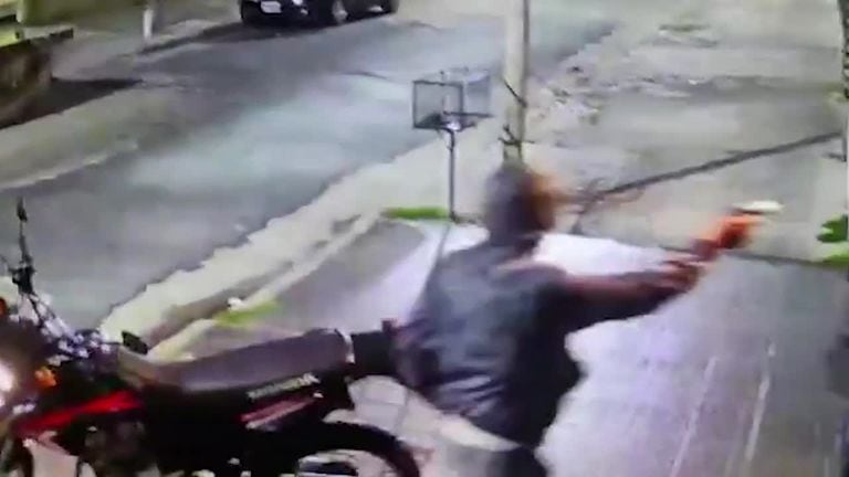 Matan a un subcomisario de la Policía de la Ciudad para robarle la moto