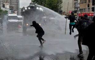 Protestas en favor del reclamo mapuche en Santiago de Chile (Photo by MARTIN BERNETTI / AFP)