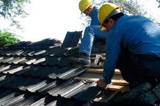 Fabricarán tejas para techos usando neumáticos reciclados y plástico