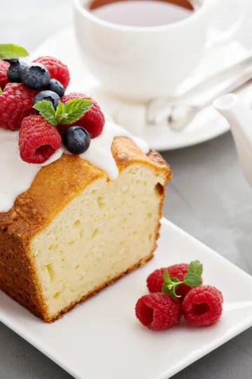 El yogur en la pastelería: 3 recetas que reemplazan la leche en tortas, scones y budines