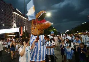 Festejos en el Obelisco por el triunfo de la Selección Argentina