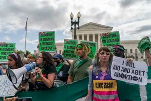Manifestantes por el derecho al aborto tras la decisión del Tribunal Supremo de anular el caso Roe contra Wade, en Washington, el viernes 24 de junio de 2022. 