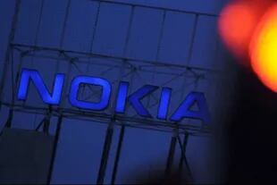 La empresa de telefonía móvil de Finlandia Nokia perdió el dominio del mercado con impresionante rapidez