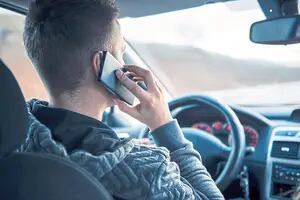Los peligros de usar el celular al manejar