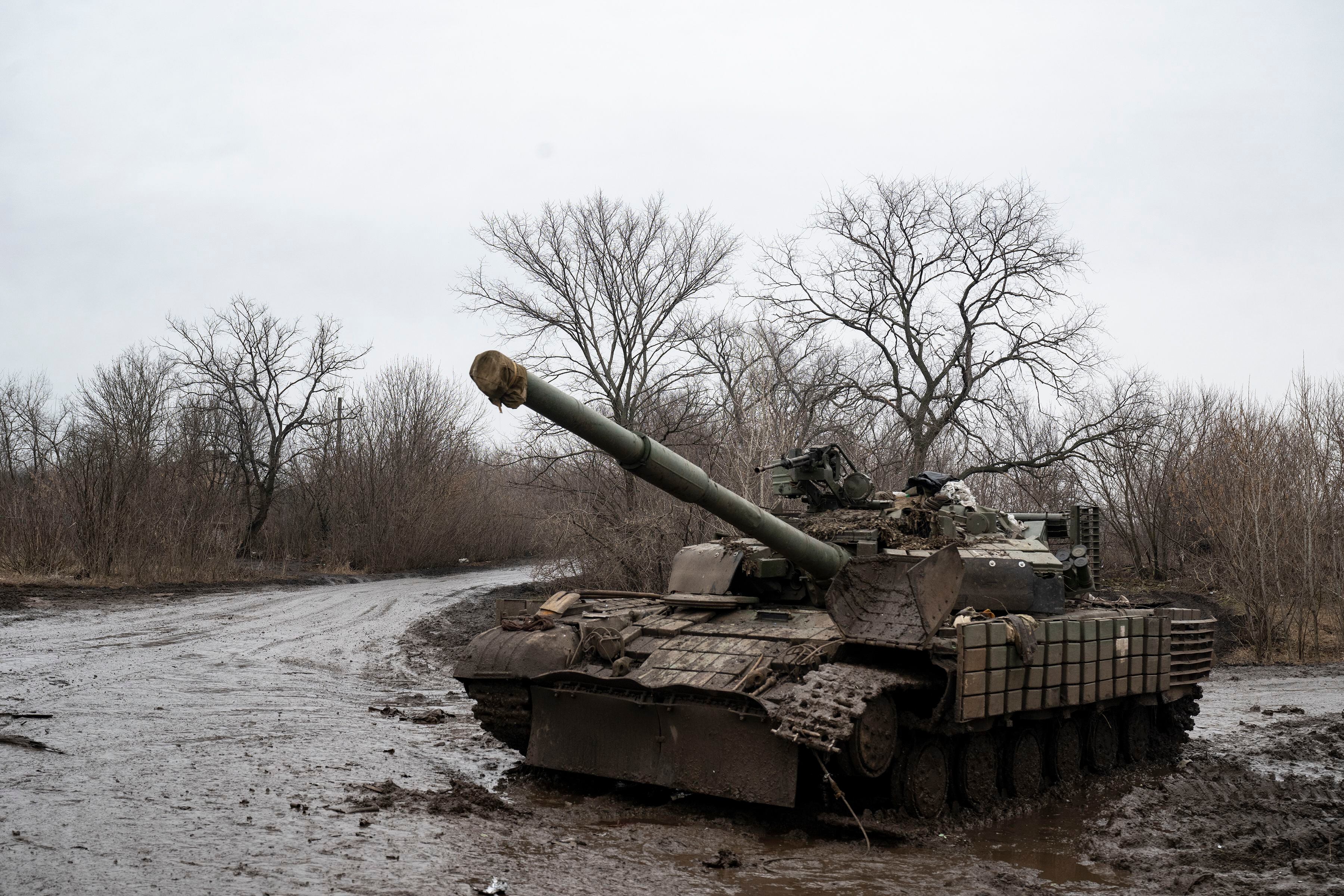 Un tanque T-62 ucraniano en las afueras de Bakhmut. (Lynsey Addario/The New York Times) 