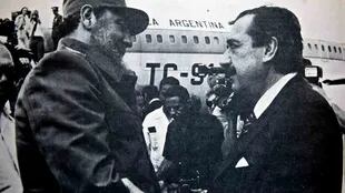 Fidel Castro, junto a Raúl Alfonsín