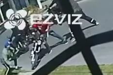 Desesperado, un hombre enfrentó a cinco ladrones para evitar que le roben su moto