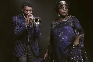 Viola Davis y Chadwick Boseman, en el film La madre del blues