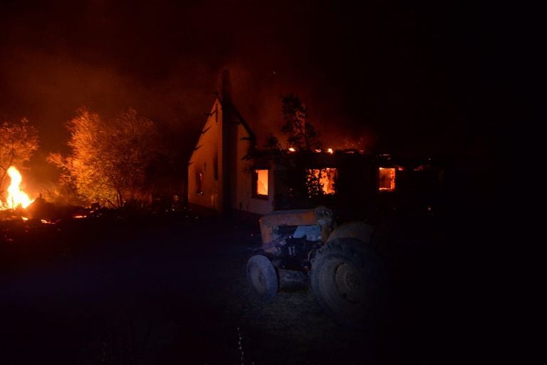 Las llamas destruyeron a su paso varias viviendas y chacras en producción