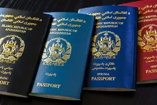El pasaporte afgano ocupa el último lugar en la tabla, con solo 27 destinos.