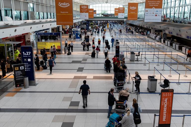 Aeropuerto Internacional de Ezeiza luego de que se anunciara la emergencia internacional por el Coronavirus, Provincia de Buenos Aires, Argentina