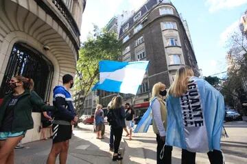 La protesta frente al edificio donde vive Cristina Kirchner