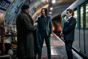 Laurence Fishburne, Keanu Reeves e Ian McShane, el trío central de los "buenos", en John Wick