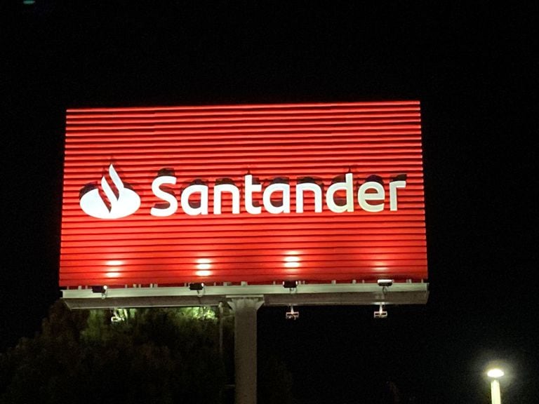 03-12-2021 Logo de Banco Santander ECONOMIA BANCO SANTANDER