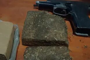Drogas y armas secuestradas en Ciudad Oculta