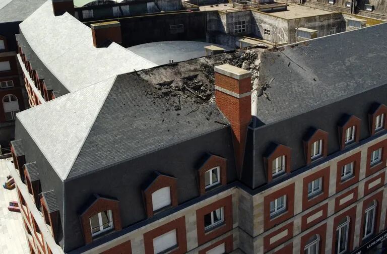 Mar del Plata: un incendio arrasó parte del techo del edificio del Casino Central y el origen del fuego habría sido una fiesta