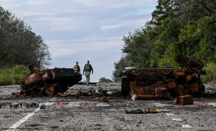 Wreckage of combat vehicles on a road in Balaklia, September 10, 2022.