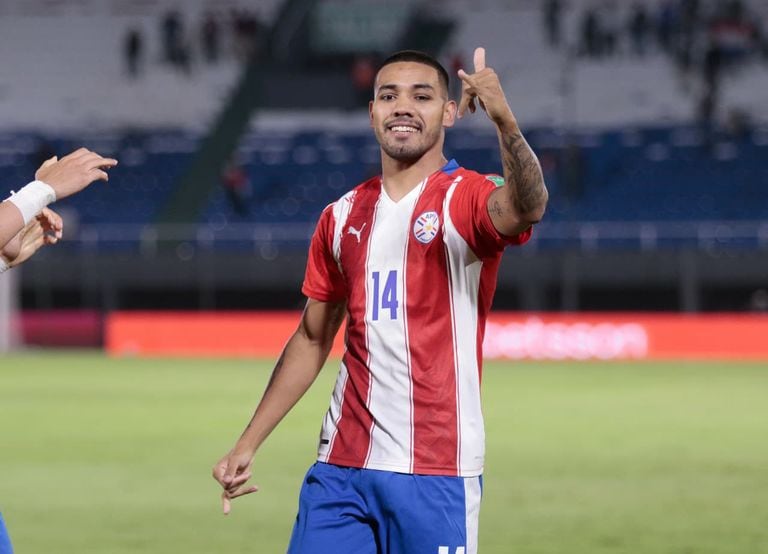Héctor Martínez vuelve a River, viene de convertir un gol para Paraguay ante Venezuela, en la triple fecha de las Eliminatorias