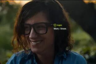Google mostró una demo en la que unos anteojos son capaces de traducir lo que dice otra persona y mostrarla como un subtitulado proyectado sobre los cristales de los anteojos
