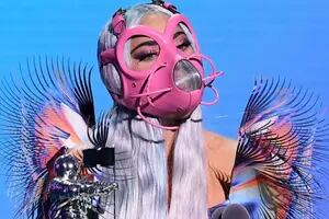 MTV Music Awards: Lady Gaga y sus excéntricos tapabocas encendieron las redes