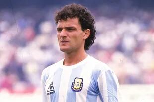 José Luis Cuciuffo se había ganado un lugar de consideración en México, pero su última participación en el seleccionado argentino fue en 1989; en marzo de 1990 dejó Boca para irse al fútbol francés