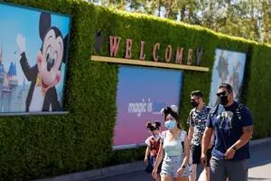 Disney busca trabajadores para ocupar un puesto en sus parques: paga 15 dólares la hora