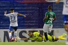 Polémico. VAR, penales y un gol mal anulado: el arbitraje que favoreció a Vélez