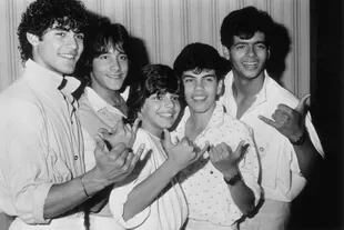 El grupo Menudo, de izquierda a derecha: Charlie Rivera, Roy Rosselló, Ricky Martin, de trece años, Ray Acevedo y Robby Rosa