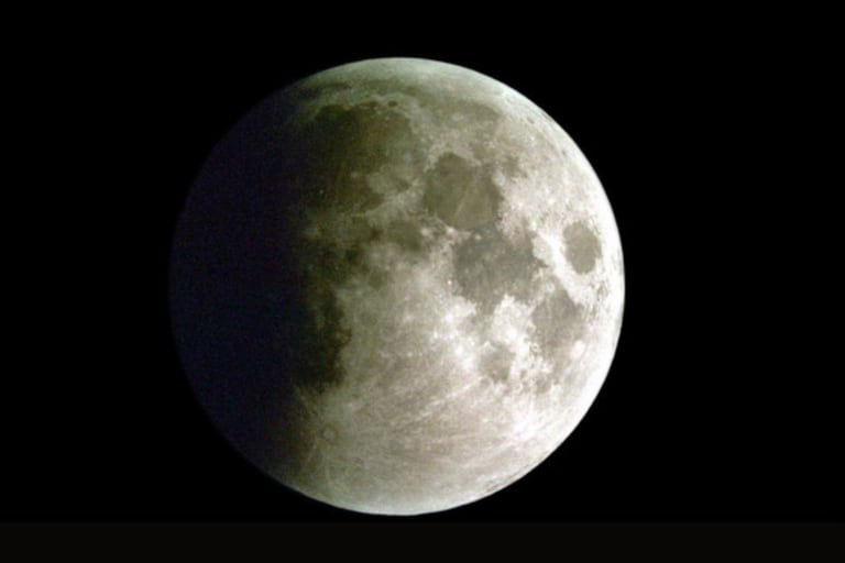 El eclipse lunar parcial