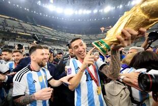 Lionel Messi y Ángel Di María compartirán la copa con el público durante los amistosos