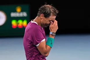 Rafa Nadal luego de vencer a Daniil Medvedev en la final del Australian Open 2022