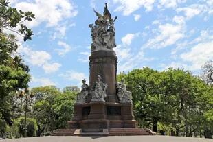 El Monumento de Francia a la Argentina, obra del escultor Émile Peynot