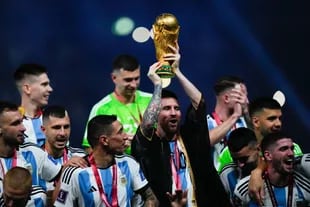 Lionel Messi levanta la Copa del Mundo en Qatar 